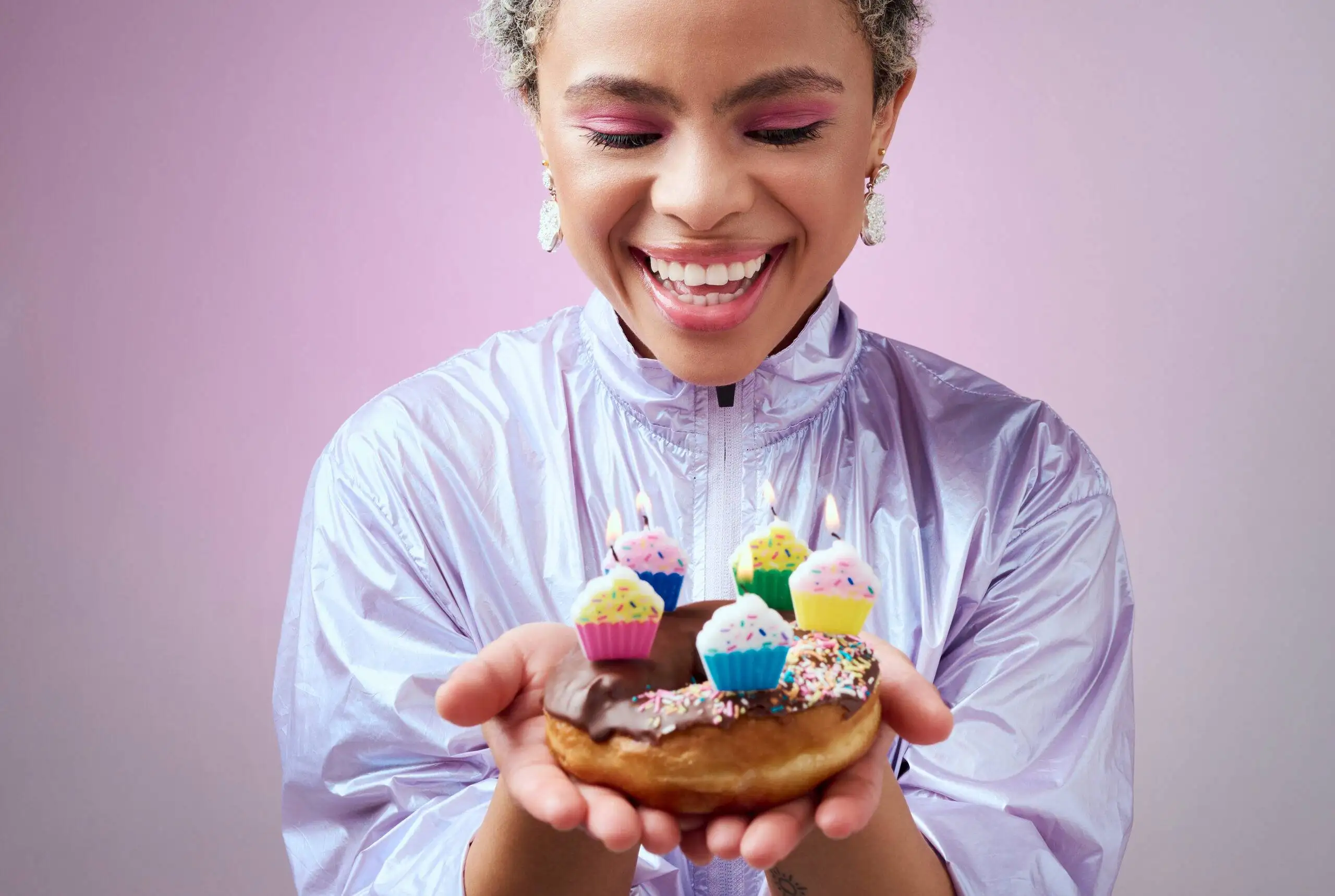 Happy birthday donut for black woman with cupcake - Sugarspoon Desserts