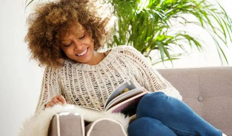 People reading Cake Therapy Magazine - Sugarspoon Desserts